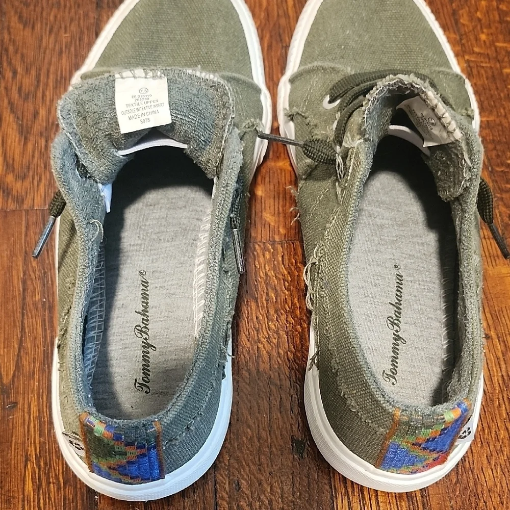 Tommy Bahama Green Beach Party Distressed Comfort Slip On Sneakers